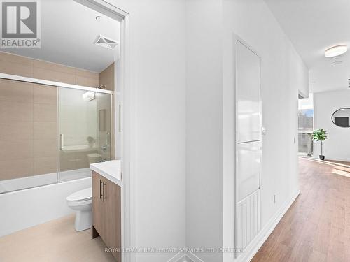 215 - 286 Main Street, Toronto, ON - Indoor Photo Showing Bathroom