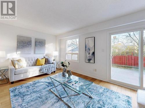 200 Placentia Boulevard, Toronto, ON - Indoor Photo Showing Living Room