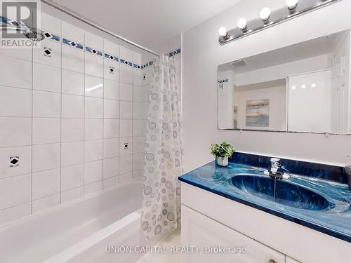 200 Placentia Boulevard, Toronto, ON - Indoor Photo Showing Bathroom