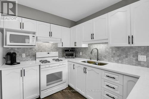 948 Markwick Crescent, Ottawa, ON - Indoor Photo Showing Kitchen With Double Sink