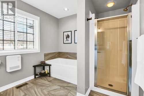 948 Markwick Crescent, Ottawa, ON - Indoor Photo Showing Bathroom