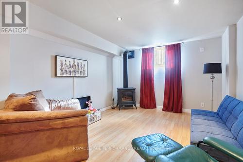 948 Markwick Crescent, Ottawa, ON - Indoor Photo Showing Living Room