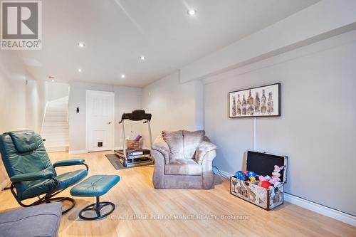 948 Markwick Crescent, Ottawa, ON - Indoor Photo Showing Living Room