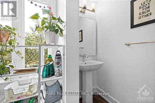 27 Bergeron Street, Ottawa, ON - Indoor Photo Showing Bathroom