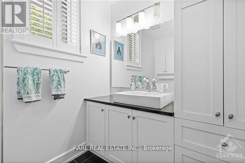 27 Bergeron Street, Ottawa, ON - Indoor Photo Showing Bathroom