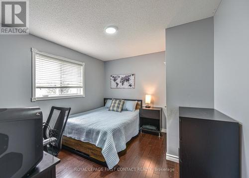 1913 Emerald Court, Innisfil, ON - Indoor Photo Showing Bedroom