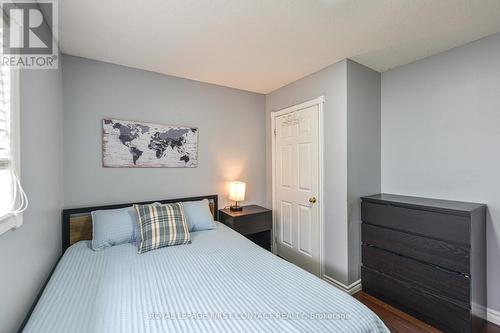 1913 Emerald Court, Innisfil, ON - Indoor Photo Showing Bedroom