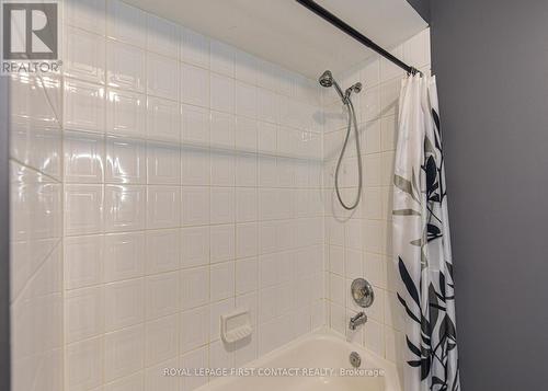 1913 Emerald Court, Innisfil, ON - Indoor Photo Showing Bathroom