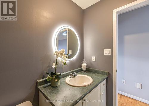 1913 Emerald Court, Innisfil, ON - Indoor Photo Showing Bathroom