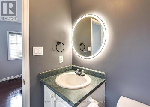 1913 Emerald Court, Innisfil, ON - Indoor Photo Showing Bathroom