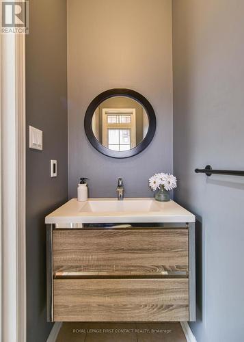 1913 Emerald Court, Innisfil, ON - Indoor Photo Showing Bathroom