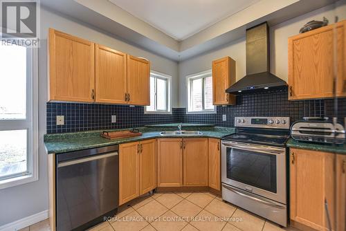 1913 Emerald Court, Innisfil, ON - Indoor Photo Showing Kitchen With Stainless Steel Kitchen