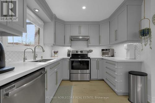 115 Aberdeen Avenue, Vaughan, ON - Indoor Photo Showing Kitchen With Upgraded Kitchen