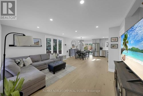 115 Aberdeen Avenue, Vaughan, ON - Indoor Photo Showing Living Room