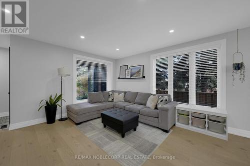 115 Aberdeen Avenue, Vaughan, ON - Indoor Photo Showing Living Room