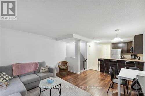 148 Urbancrest, Ottawa, ON - Indoor Photo Showing Living Room