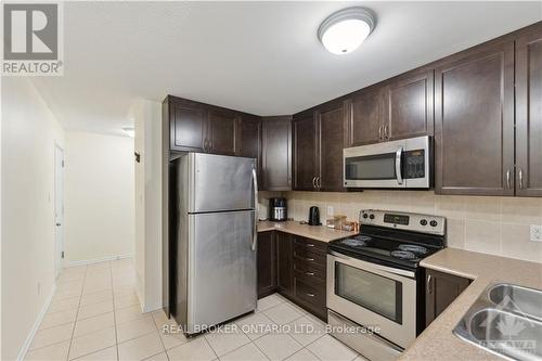 148 Urbancrest, Ottawa, ON - Indoor Photo Showing Kitchen With Stainless Steel Kitchen With Double Sink