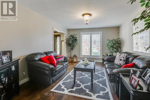 151 Tiner Avenue, Thames Centre (Dorchester), ON - Indoor Photo Showing Living Room