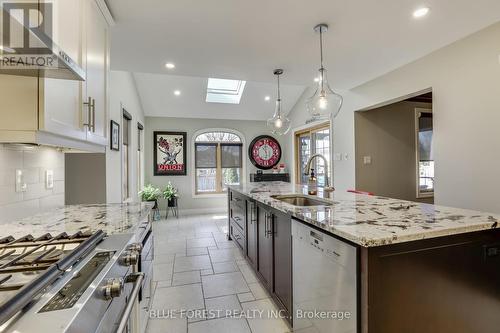 151 Tiner Avenue, Thames Centre (Dorchester), ON - Indoor Photo Showing Kitchen With Upgraded Kitchen