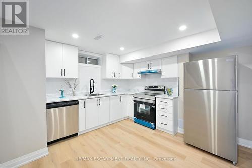 75 Randall Avenue, Hamilton, ON - Indoor Photo Showing Kitchen