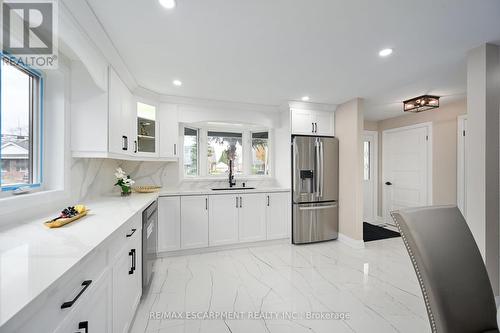 75 Randall Avenue, Hamilton, ON - Indoor Photo Showing Kitchen