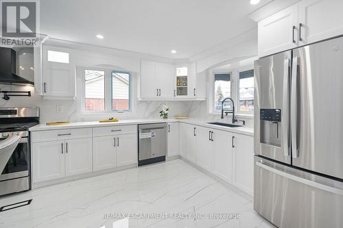 75 Randall Avenue, Hamilton, ON - Indoor Photo Showing Kitchen With Upgraded Kitchen