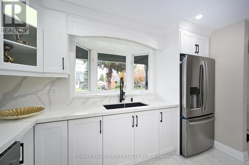 75 Randall Avenue, Hamilton, ON - Indoor Photo Showing Kitchen