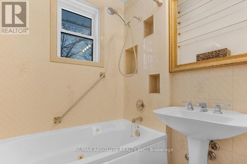 545 Neighbourhood Way, Ottawa, ON - Indoor Photo Showing Bathroom