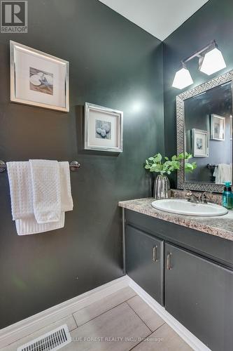 12 Somerset Crescent, London, ON - Indoor Photo Showing Bathroom