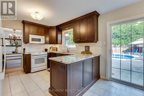 12 Somerset Crescent, London, ON - Indoor Photo Showing Kitchen