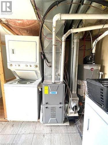 495 Grandview Road, Fort Erie (334 - Crescent Park), ON - Indoor Photo Showing Laundry Room