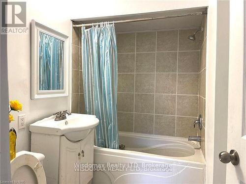 495 Grandview Road, Fort Erie (334 - Crescent Park), ON - Indoor Photo Showing Bathroom