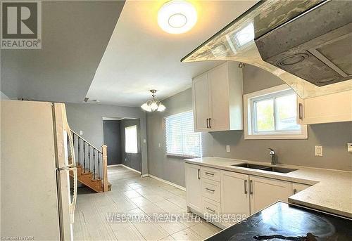 495 Grandview Road, Fort Erie (334 - Crescent Park), ON - Indoor Photo Showing Kitchen With Double Sink