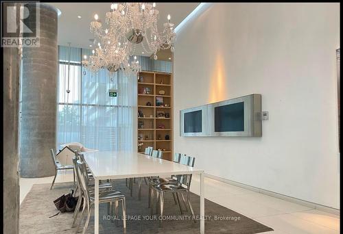 409 - 185 Roehampton Avenue, Toronto, ON - Indoor Photo Showing Dining Room