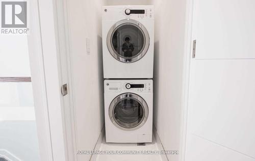 380 Roehampton Avenue, Toronto, ON - Indoor Photo Showing Laundry Room