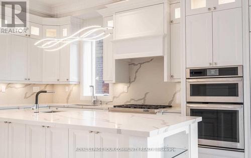 380 Roehampton Avenue, Toronto, ON - Indoor Photo Showing Kitchen With Upgraded Kitchen