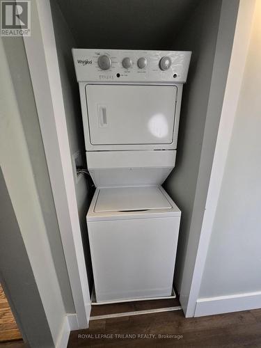 18 Childers Street, London, ON - Indoor Photo Showing Laundry Room