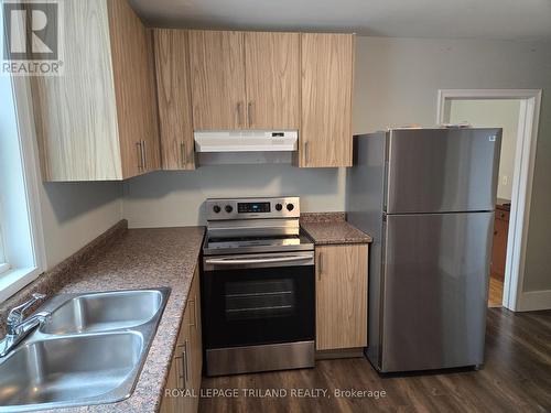 18 Childers Street, London, ON - Indoor Photo Showing Kitchen With Double Sink