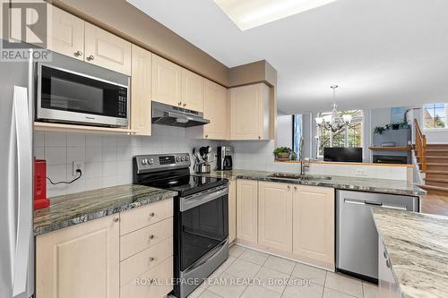 72 Briston, Ottawa, ON - Indoor Photo Showing Kitchen