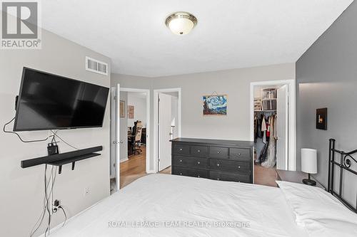 72 Briston, Ottawa, ON - Indoor Photo Showing Bedroom