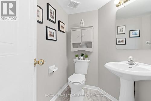 72 Briston, Ottawa, ON - Indoor Photo Showing Bathroom