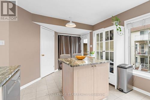 72 Briston, Ottawa, ON - Indoor Photo Showing Kitchen