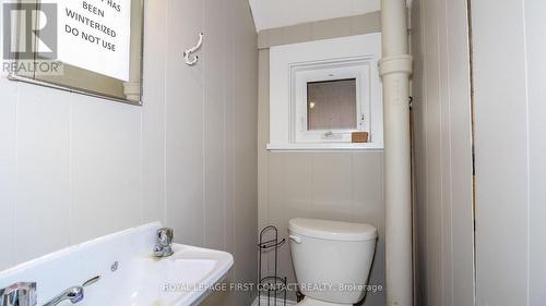 301 Fourth Street, Midland, ON - Indoor Photo Showing Bathroom