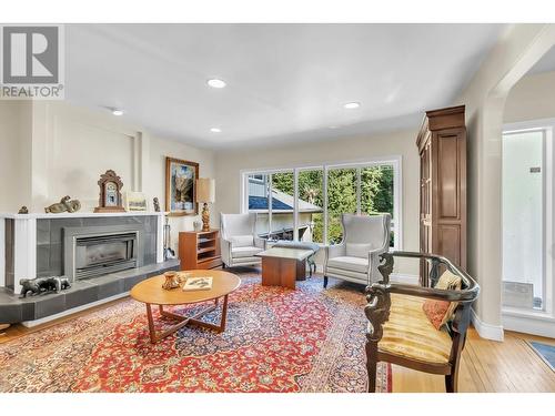 3164 Fairmont Road, North Vancouver, BC - Indoor Photo Showing Living Room With Fireplace