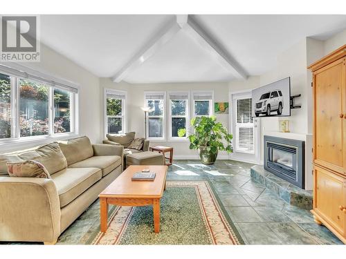 3164 Fairmont Road, North Vancouver, BC - Indoor Photo Showing Living Room With Fireplace