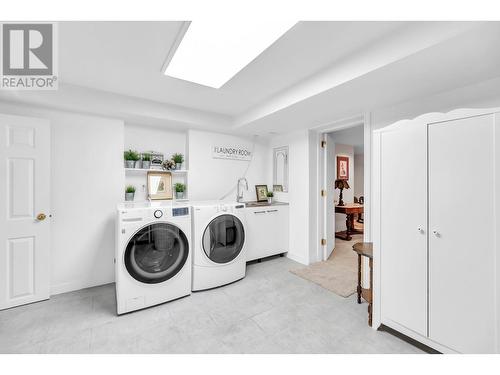 3164 Fairmont Road, North Vancouver, BC - Indoor Photo Showing Laundry Room