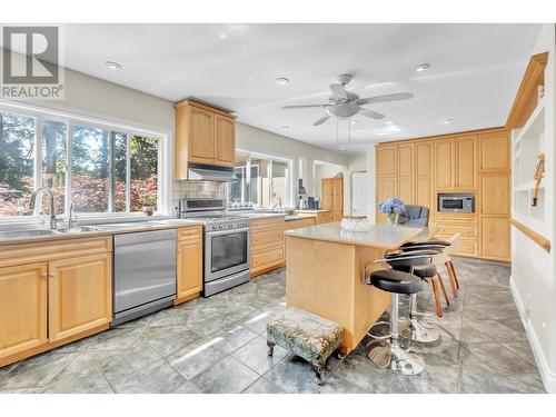 3164 Fairmont Road, North Vancouver, BC - Indoor Photo Showing Kitchen