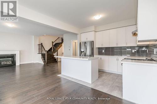 27 Lorne Thomas Place, New Tecumseth, ON - Indoor Photo Showing Kitchen With Upgraded Kitchen