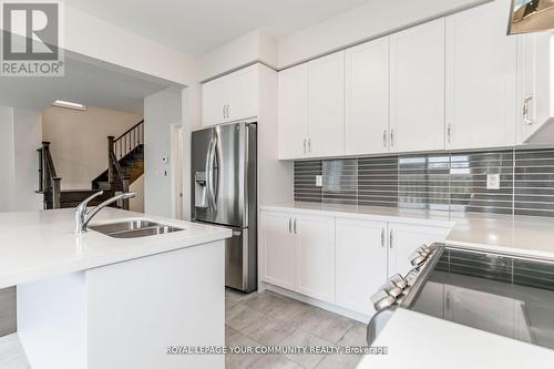 27 Lorne Thomas Place, New Tecumseth, ON - Indoor Photo Showing Kitchen With Double Sink With Upgraded Kitchen