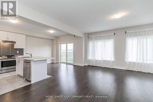 27 Lorne Thomas Place, New Tecumseth, ON - Indoor Photo Showing Kitchen